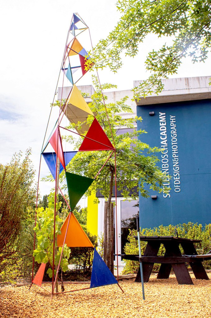 UbuZulu (2021), a sculpture made from mild steel and spray paint, inspired by the concept of identity rooted in uMzulu heritage, referencing both the movement through space and time.